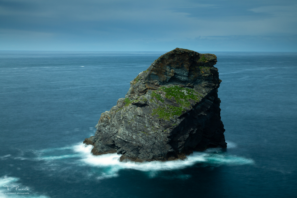 TrishPunch's tweet photo. Is it just me or can you see a man's face in this sea stack? He looks like he is having a nap in the sun. 
#WildAtlanticWay https://t.co/CeEiNT84Dh