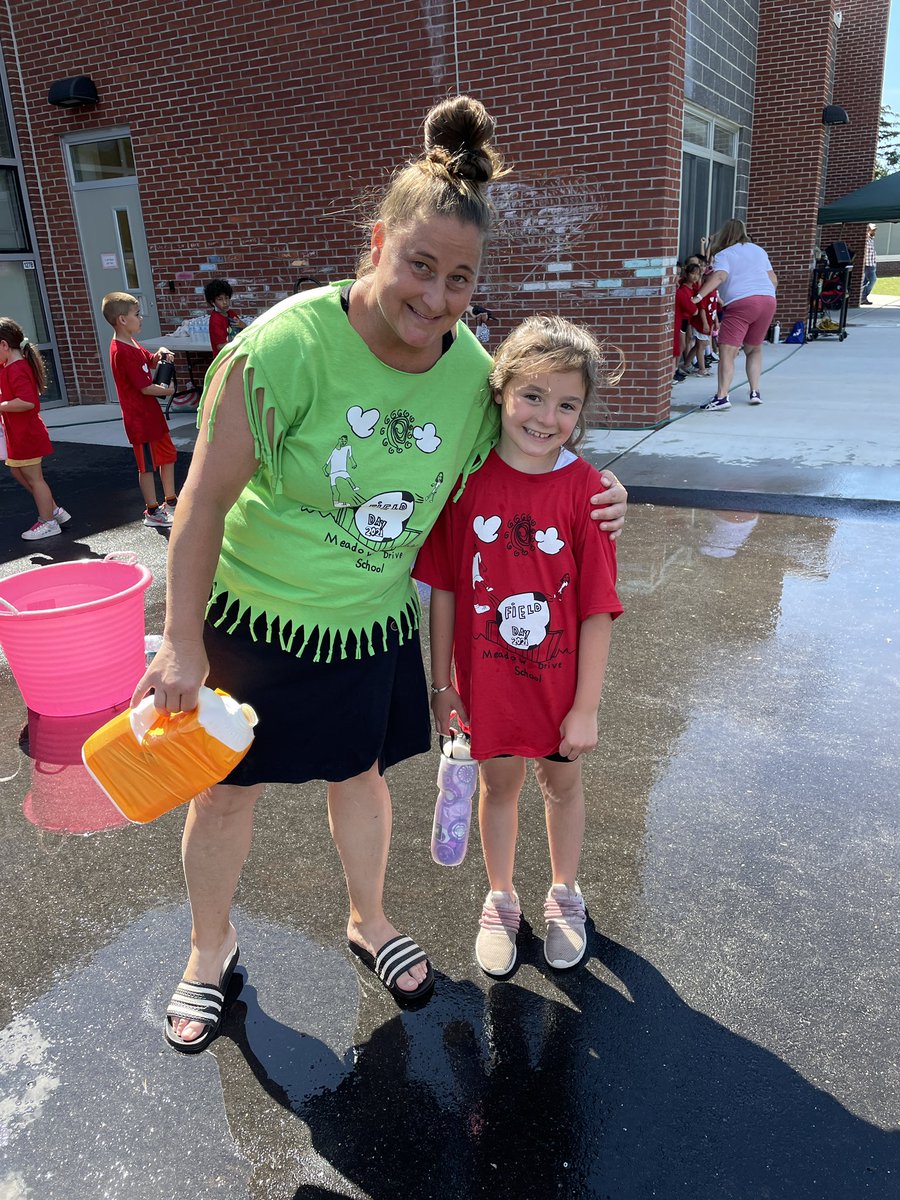 What a perfect day for Field day at Meadow.  Thank you to @MeadowDrivePE and <a href="/MrDursoPE/">Mr. Durso</a> for making Kaitlyn’s last one a great one.