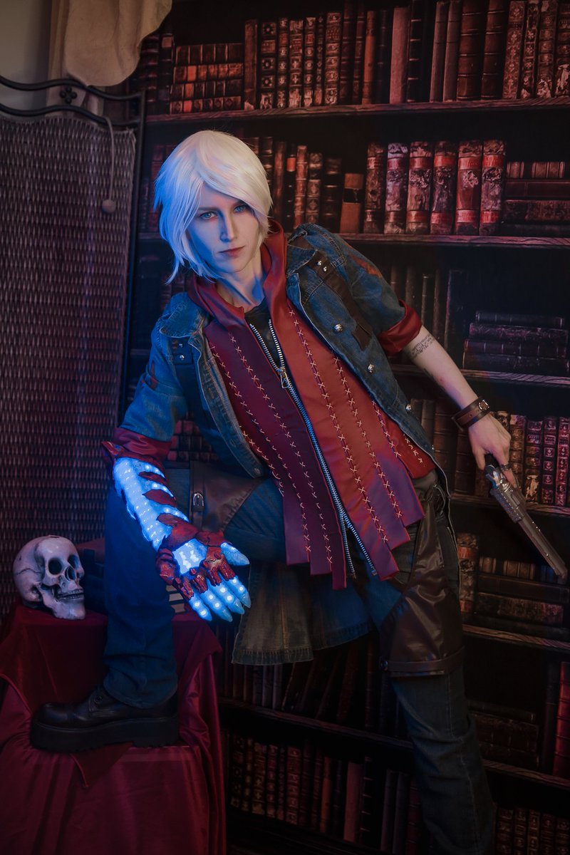MarineCosplay's tweet photo. Some more of my #nero cosplay from #devilmaycry4 #devilmaycrycosplay #nerocosplay #dmc4 #dmc4cosplay #devilbringer https://t.co/H9pxqK8NxE