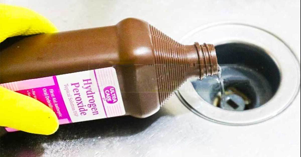 thedelitesite's tweet photo. Pour Hydrogen Peroxide Down Your Drain At Night, Here's Why