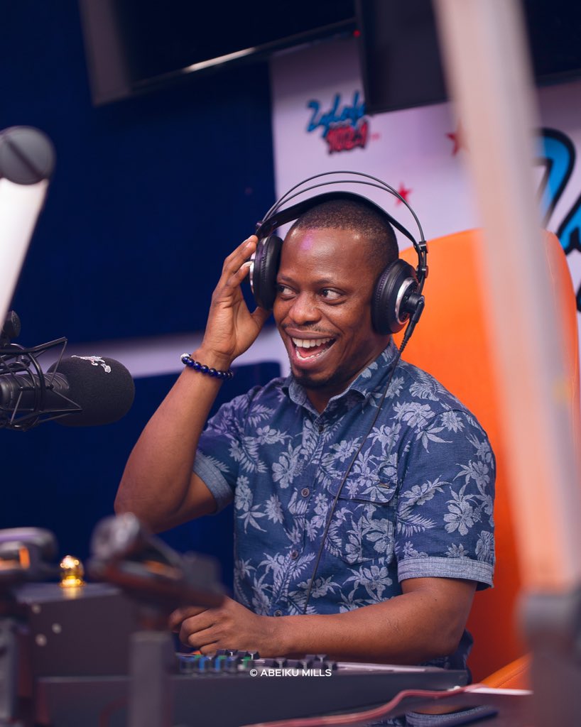 It’s #YouKontrolThursdayy🥂🎉📻🔥Follow and send your requests to @AfrosambaOnline w/ @ArnoldVibes x @DjLegendGh Tune in now via Radio 📻 102.1 or Facebook Zylofon 102.1fm #zylofon #zylofon1021fm #Afrosamba