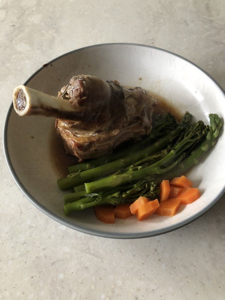 CBR_T2D's tweet photo. #keto may @ me for carrots
#carnivore may @ me for the veg
#vegan may @ me for the lamb
#PE may @ me for the ratio
#CICOpaths may @ me for the lack of carbs
By ‘eck that was a good dinner - I enjoyed it.
#lchf #yes2meat https://t.co/oi8EK9cFCI