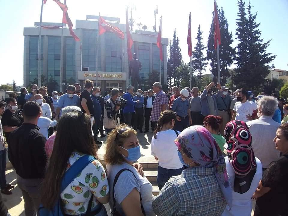 Reyhanlı’da, yalnız yaşayan 80 yaşındaki hemşehrimizin uğradığı çirkin saldırıyı büyük bir üzüntü ve şiddetle kınıyoruz. Değerli büyüğümüz ve ailesi için atılacak her türlü adımda, tüm Reyhanlılı hemşehrilerimizin ve Reyhanlı Çerkes Derneği'nin yanındayız👉bit.ly/2Sonvbg