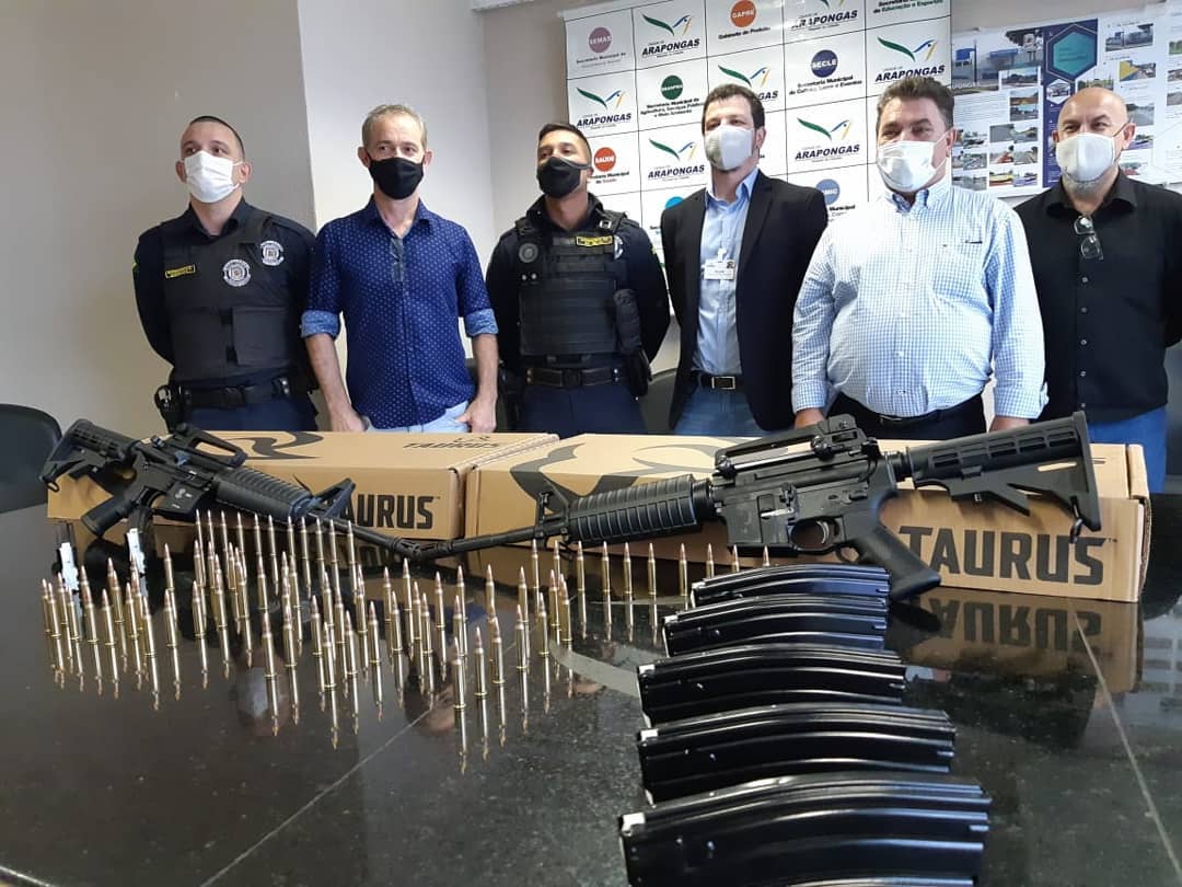 Diversas Guardas pelo Brasil armadas até com fuzil, mas ironicamente no RJ a politicagem para empresas privadas de segurança se sustetam pelo terror programado
<a href="/axelgrael/">Axel Grael</a> <a href="/NiteroiPref/">Prefeitura de Niterói</a> <a href="/GuiadeNiteroi/">Guia de Niterói</a> <a href="/NiteroiVerdade/">Niterói Verdade</a> <a href="/oficialdmarques/">Daniel Marques</a> <a href="/binhoguimaraes_/">Binho Guimarães</a> <a href="/vereadorcasota/">Vereador Casota</a> <a href="/wilsonwitzel/">Wilson Witzel</a>