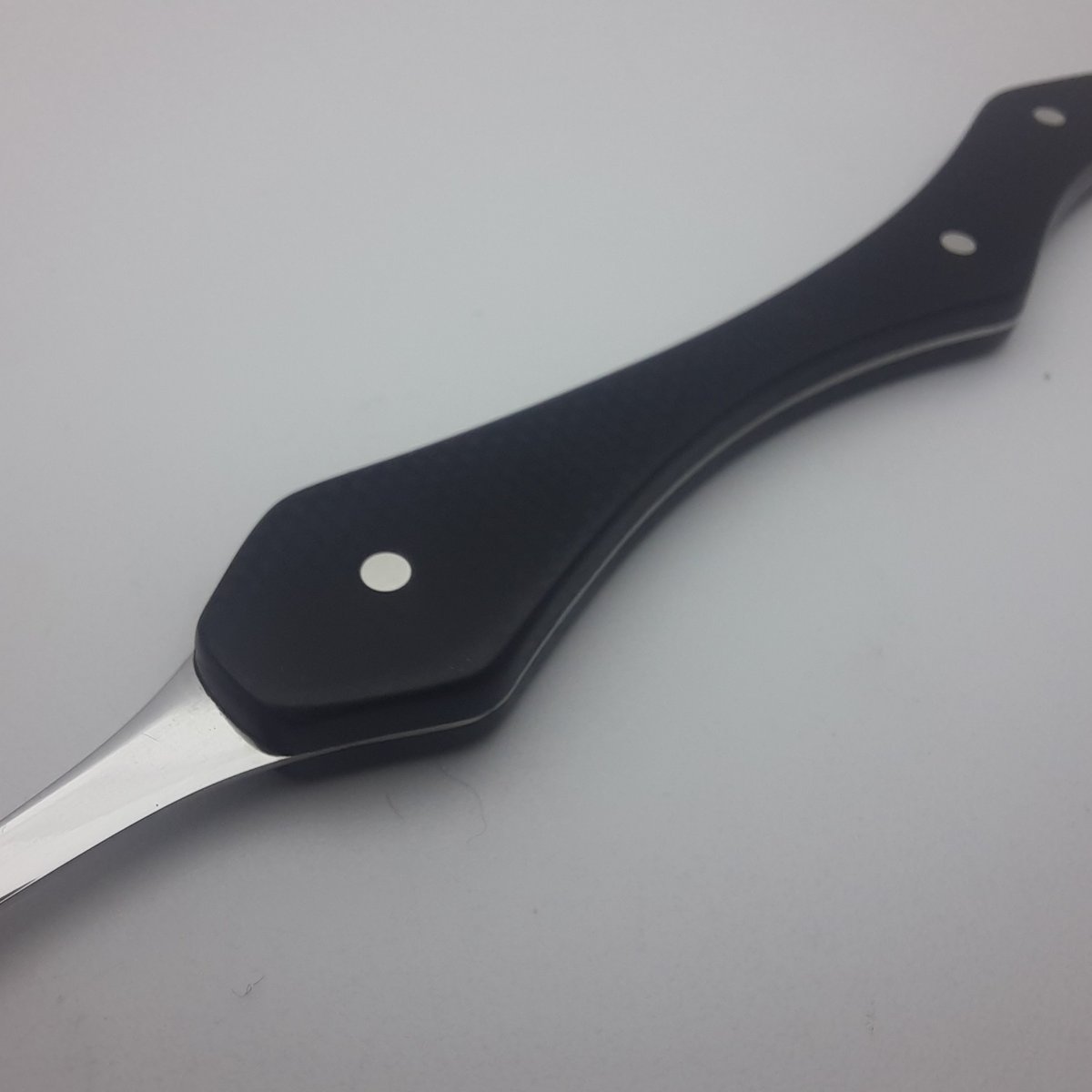 This short hook turned out alright, the steel is 0.5mm LLT 301, the scales are FR4 with 925 pins #locksport #lockpick #customlockpick