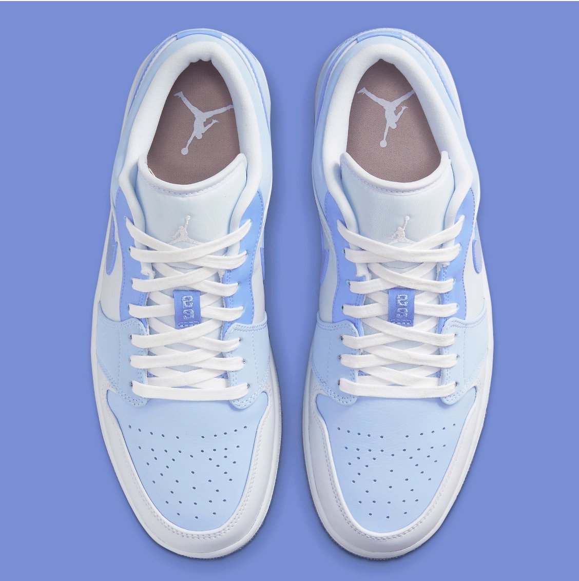 SneakerCon's tweet photo. FIRST LOOK! Air Jordan 1 Low "The Mighty Swooshers"
Release Date: 2021 THOUGHTS? #sneakercon #mightyswooshers #nike #nikedunk https://t.co/1DJljI3EJT
