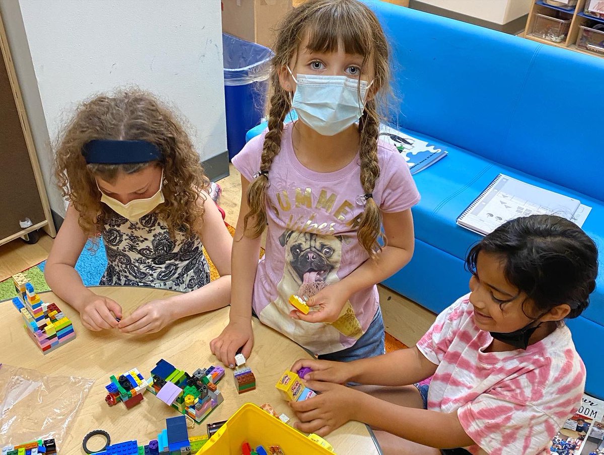 BISCLincolnPark's tweet image. Pizza time, fun with toys, slip-sliding and tye-dyeing….it’s a DAY OF FUN!!! 🍕🧱💦🎨 #endofyearcelebrations
#NordAngliaEducation #PrimarySchool #summerterm #valuescurriculum @NAEducation @PrincipalPearce