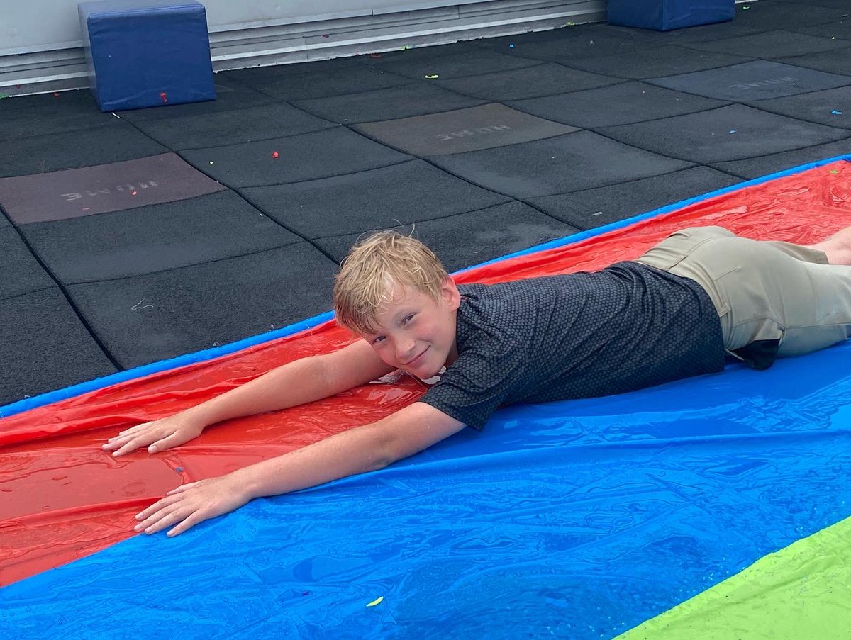 BISCLincolnPark's tweet image. Pizza time, fun with toys, slip-sliding and tye-dyeing….it’s a DAY OF FUN!!! 🍕🧱💦🎨 #endofyearcelebrations
#NordAngliaEducation #PrimarySchool #summerterm #valuescurriculum @NAEducation @PrincipalPearce