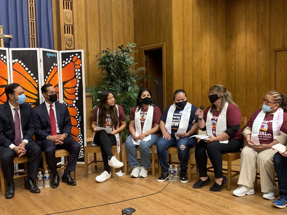CHIRLA's tweet photo. Our member Josefina, a domestic worker and faster speaking to @JulianCastro and @JoaquinCastrotx 
 #FastForFreedom #Yestoimmigrants https://t.co/vqvpKgBYYa