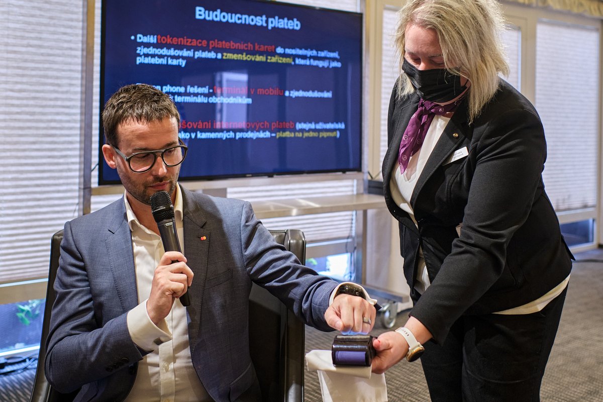 BisonRose tweet media