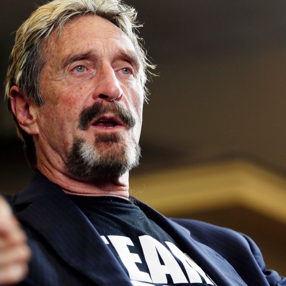 بوابة الوفد بعد انتحار John McAfee.. ننشر تفاصيل اللحظات الأخيرة في حياته