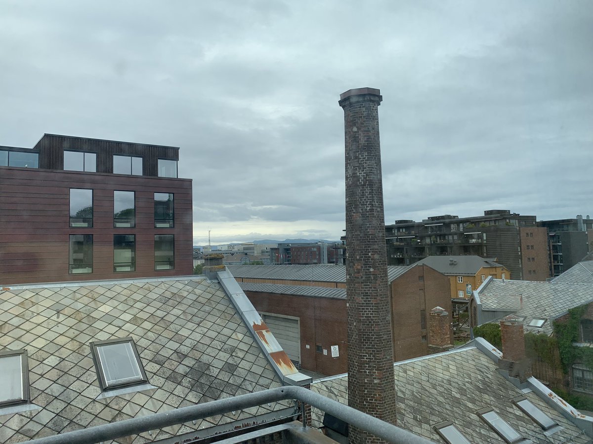 smellyjunkie's tweet image. Saludos desde Noruega #poderosohumedo. 
Acá siempre esta húmedo 🙄