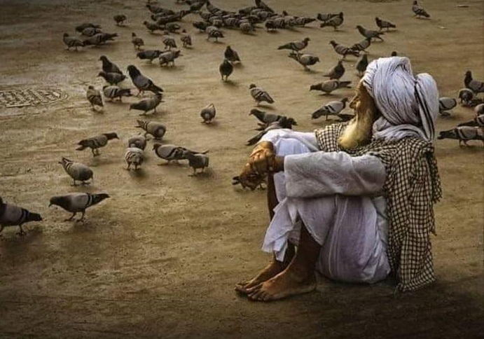 لا تَستهين ابداً بِلحظةِ استغفار ولو لثانيتين .. فلا تعلمُ كم من الخير سترزق .. وكم مِن بلاء سوف يُرفع عنك 🌿