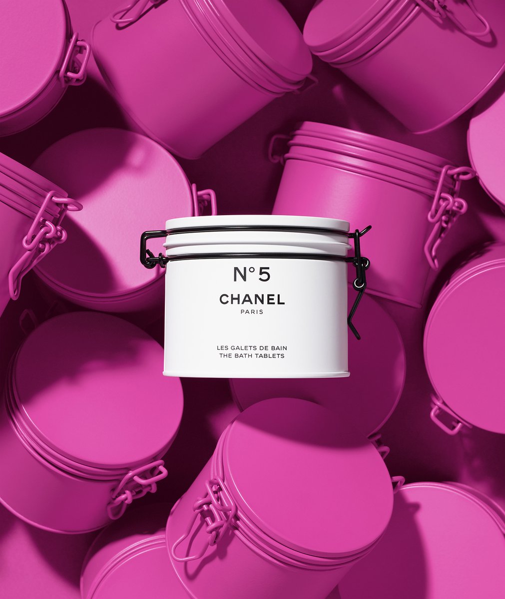 FF_France's tweet photo. Chanel continue de nous surprendre et ouvre les portes de la plus fascinante des manufactures : #Factory5 #chanel @CHANEL #chanelfactory5 https://t.co/dOU6N8le9t
