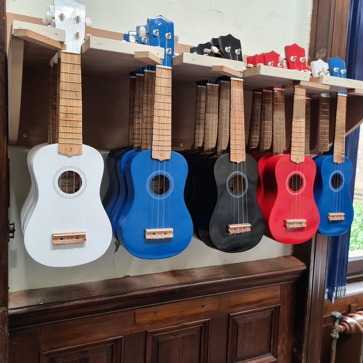 Brilliant new ukulele rack in the music classroom courtesy of our multi-skilled Head of DT Mr Chambers. @HullCollegiate @HCS_DT
