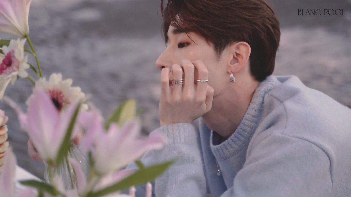 wooyasource's tweet photo. the real meaning of the 'real beauty' is seungwoo https://t.co/BIX9VvaKuK