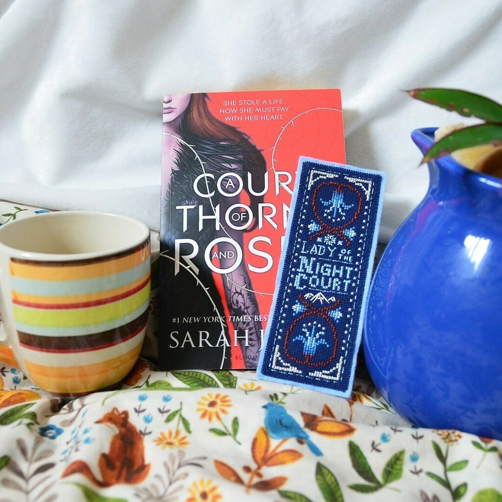 What's your favourite genre to read on holiday?⁠
⁠
I often pick something a little "heavier" than my normal fare, assuming I will have time to read when I'm not half asleep, but as I now have a baby, there is no time when I don't feel half asleep, so… instagr.am/p/CQgbpdxsxhr/