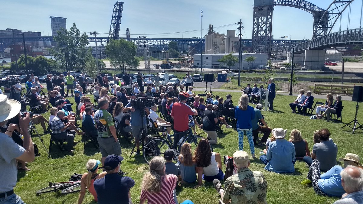 ShareTheRiver's tweet photo. It's a HUGE day for @clevemetroparks, Dan Moore, and for the @CityofCleveland now that the Wendy Park Bridge has connected @DowntownCLE to Cleveland's #LakeErie shoreline! https://t.co/up0AylysB0