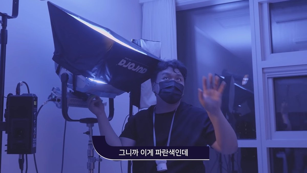 S2_tkt_S2's tweet photo. 위에 조명 보느라 0_0 된 거 상당히 귀여움 https://t.co/MZ1XBDcIRp