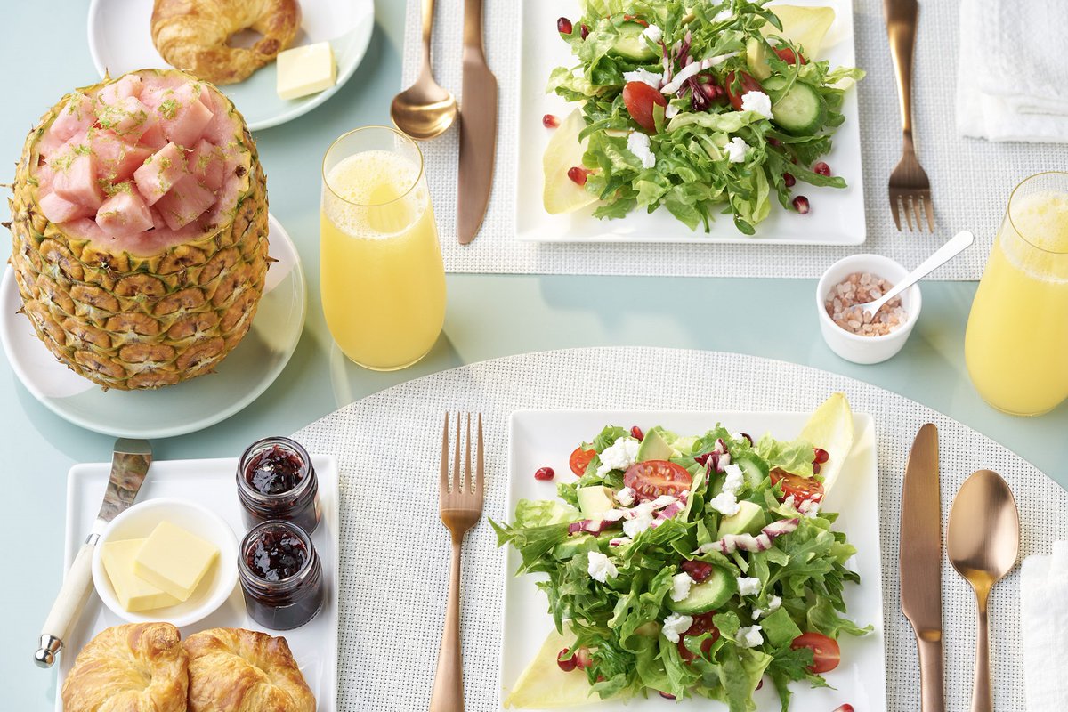 PinkglowPine's tweet image. A summer brunch spread that looks like this? Count us in!! 🍍🤩   
 #Pinkglow #FreshFruit #RefreshingSnack