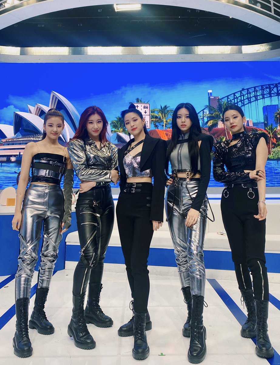 ITZY tweet media