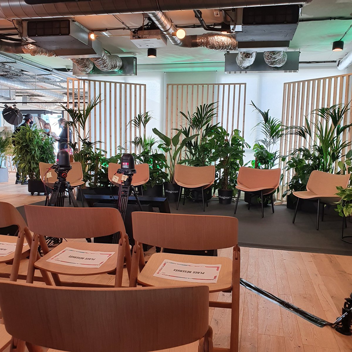 Plus que quelques minutes avant le début de l'évènement <a href="/ENGIEpartFR/">ENGIE Particuliers</a> <a href="/ENGIEgroup/">ENGIE</a> &amp; <a href="/bymaddyness/">Maddyness</a> Rejoignez nous sur Twitter.com/engiepartfr #JagisAvecENGIE <a href="/jblefevre60/">Jean-Baptiste Lefevre</a> <a href="/Ym78200/">Yann Marchand</a> <a href="/ipfconline1/">ipfconline</a> <a href="/kalydeoo/">Eric Gaubert</a> <a href="/pierrecappelli/">Pierre Cappelli 🌏</a> <a href="/Nad_Alves/">Nadia Bahhar-Alves </a> <a href="/Xbond49/">Xavier Gomez</a> @FlorentHTMY <a href="/3itcom/">Jla </a> <a href="/jeancayeux/">Jean CAYEUX (Hour CET)</a> <a href="/mdrechsler/">Michèle Drechsler</a>