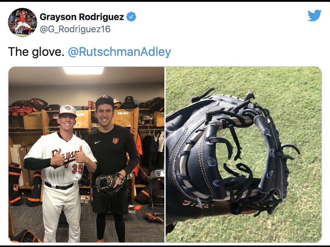 barstoolclipped's tweet photo. The Top Pitching Prospect In Baseball Threw A Pitch So Fast It Ripped Through The Webbing In The Top Catching Prospect In Baseball's Glove During A Game
https://t.co/Gnq327TnPc https://t.co/gPu5UkUJhc