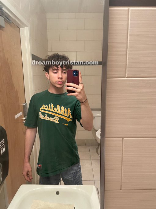 do you like hairy boys? https://t.co/ycRWvSl8dU