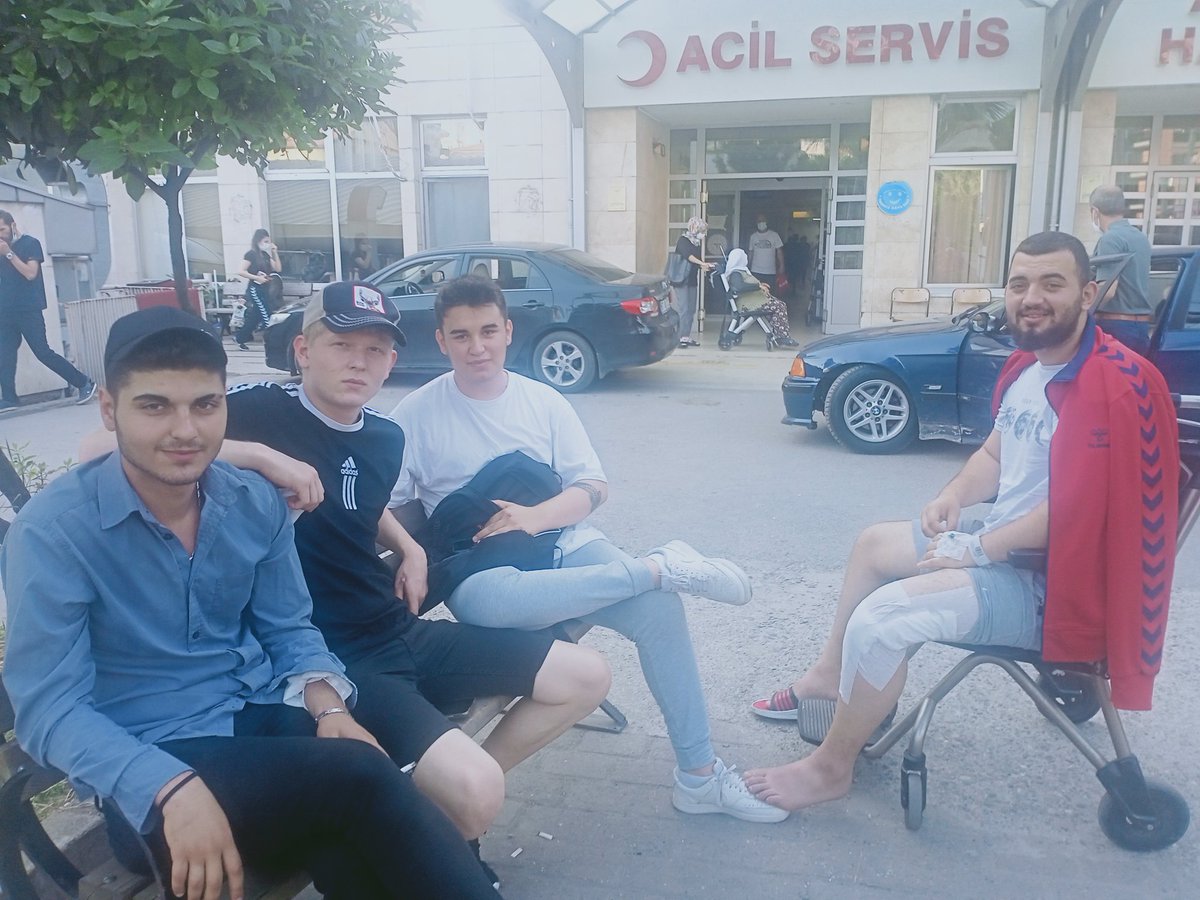 Dört bir yanım İhsaniye piçi, Şam şeytanı dolu ortamın içi