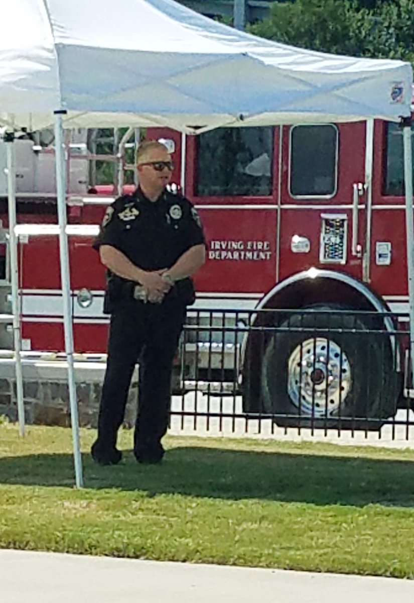 When looking for your PIO, start first with the shadiest spot at the event. #ToughJob #KeepingCool. @IrvingPDPIO @IrvingPD