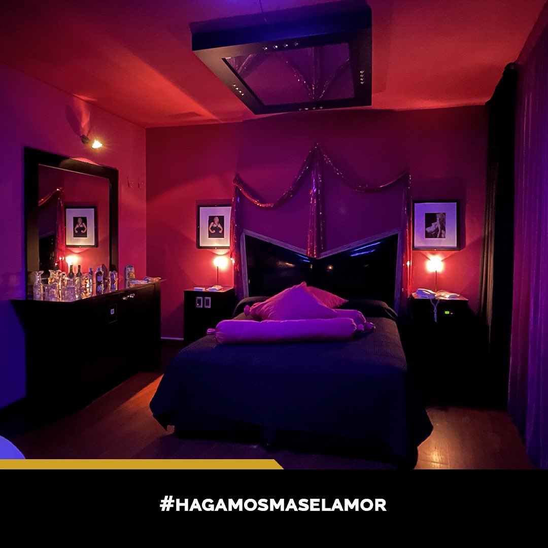 eledenuy's tweet photo. HABITACIÓN ESPECIAL / MADONNA

Inspirada en la Reina del Pop, en la Chica Material, que desprende sensualidad por dondequiera que pase.

📺 TV Led
🍸 Minibar
🍛 Room Service 24hs
📡 WiFi
🚘 Garages privados

Te esperamos en #eleden
Por consultas y reservas al 25078696 https://t.co/kKEV7TAxhD
