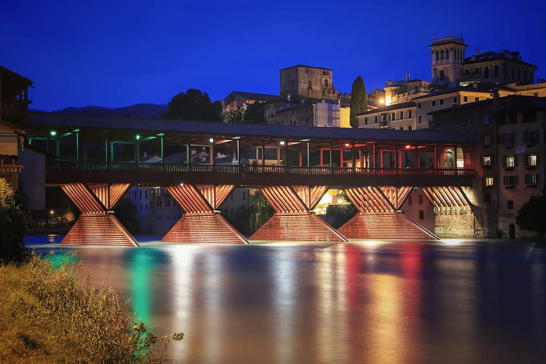 Visit_Bassano's tweet photo. Buona serata! 😊✨

#visitbassano #VisitVeneto #BassanodelGrappa #TheLandofVenice #pontedeglialpini #pontevecchio #pontedibassano #pontedilegno #bassano #venetodascoprire #Veneto#visititaly https://t.co/EPwLdNPsoF