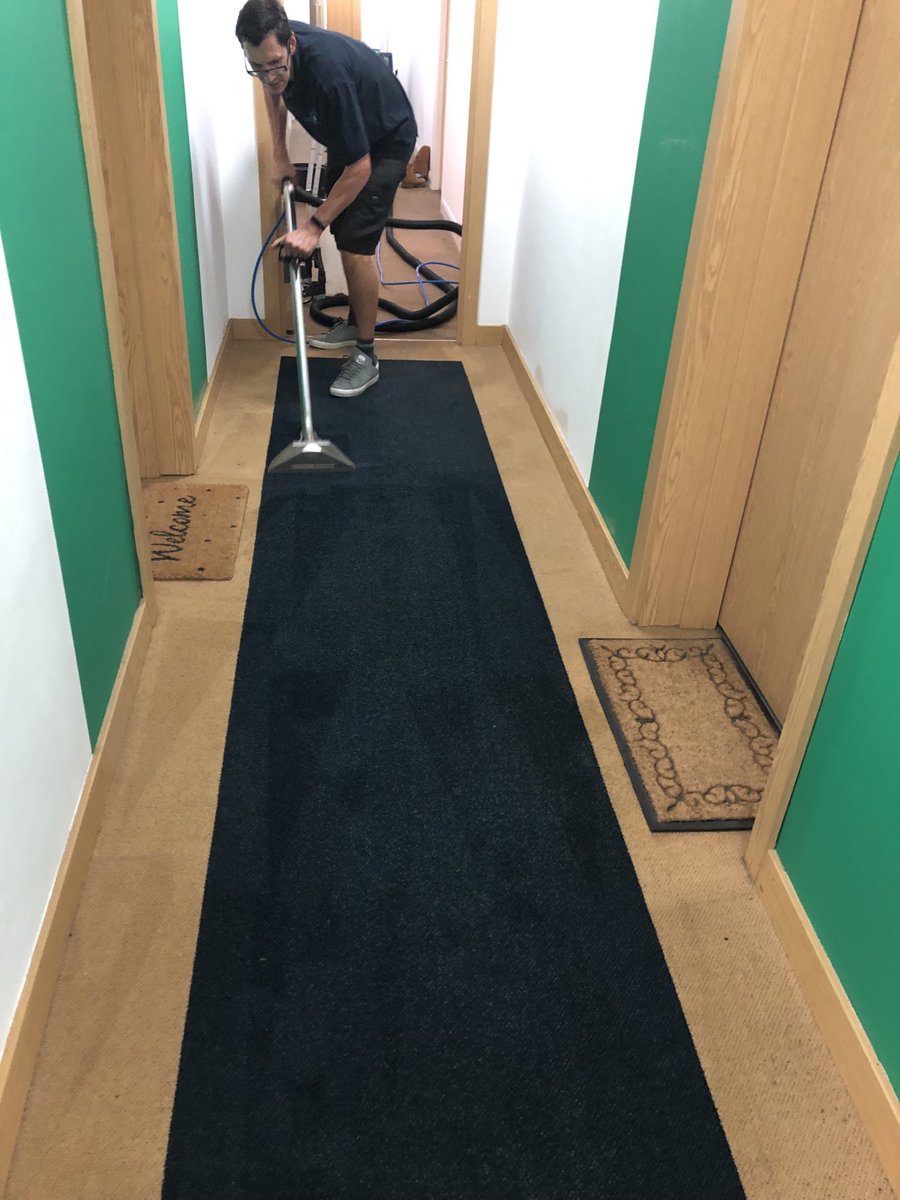 supaclean14's tweet photo. 📸 Before and after #carpetcleaning at #Hertford with Prochem carpet cleaner in #communalareas https://t.co/4vZHrF2AdJ
