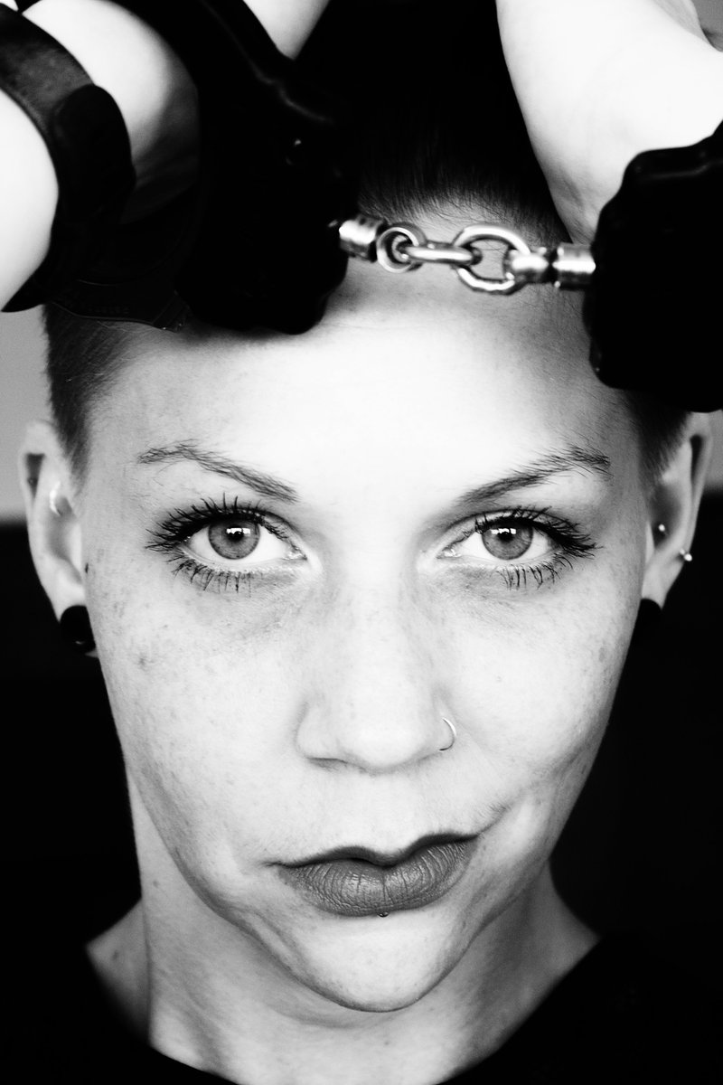 ErleaModelling's tweet image. Good Night from a cuffed girl heading to bed x