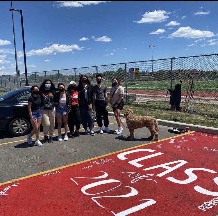 Thank you everyone who came to sign the grad parking spot!! We had so much fun &amp; hope you all did too 🥳🎓
