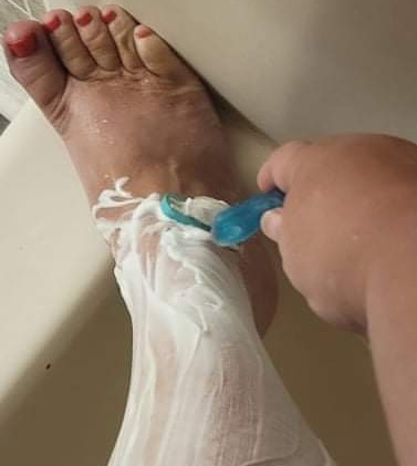 barefoot_bb's tweet photo. Shower &amp; shave time see more on my OnlyFans!

https://t.co/4Qeuj7x0li

#onlyfanscreator #onlyfansdotcom   #followmeononlyfans  #seemoreononlyfans
#footfetish #fetish #onlyfansgirl #onlyfansfeet #ladyfeet #feetfetish #onlyfans #toes #nailpolish  #shaving #shower #shavinglegs https://t.co/C0PdUof15Y