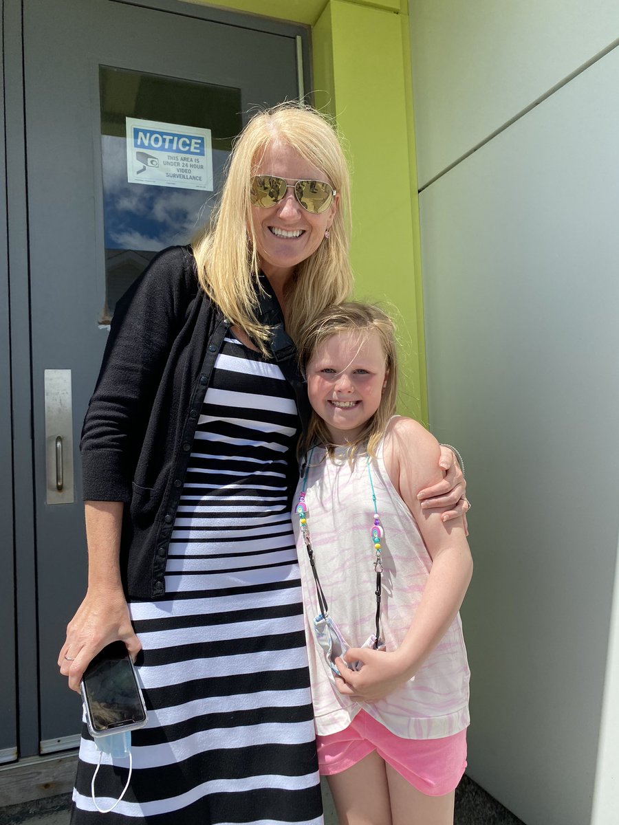 loreleilodge's tweet photo. Charley’s last day of school with her teacher @Roncalli3L @RoncalliSchool #schoolsout #grade4hereIcome https://t.co/rnq0RkCiee