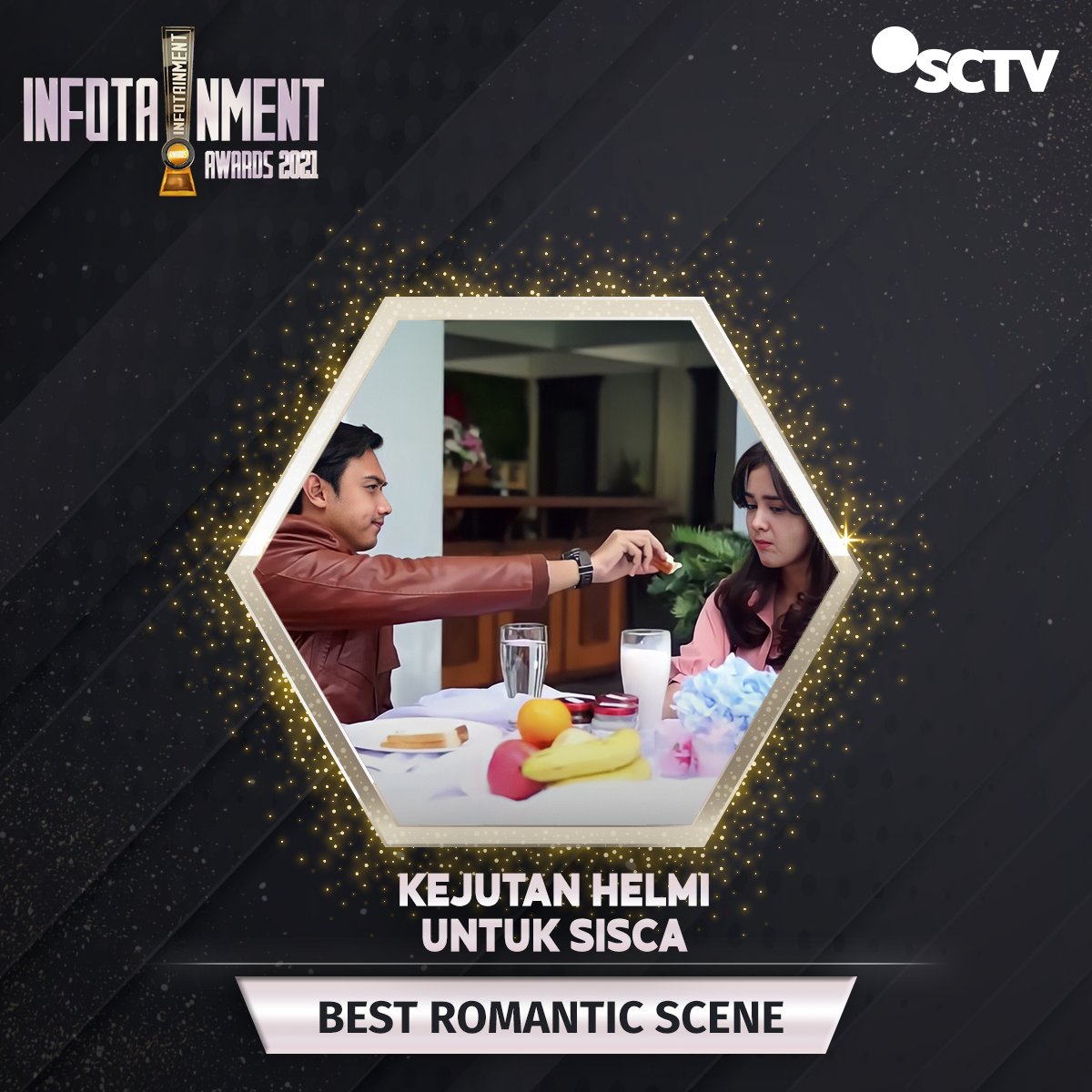 SCTV's tweet photo. Dukung “Kejutan Helmi untuk Sisca” untuk memenangkan Kategori BEST ROMANTIC SCENE di Twitter dengan cara like tweet ini! Cek syarat &amp; ketentuan serta mekanisme selengkapnya di slide berikutnya, ya!

#VoteIA2021 #IAD #InfotainmentAwards2021 #SCTVSpesial #IA2021HelmiSisca https://t.co/OcbHlTdYh6