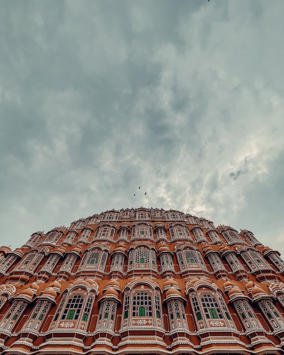 Majestic Hawa Mahal.

Shot on: <a href="/Apple/">Apple</a> 

#shotoniphone #heritage #rajasthan