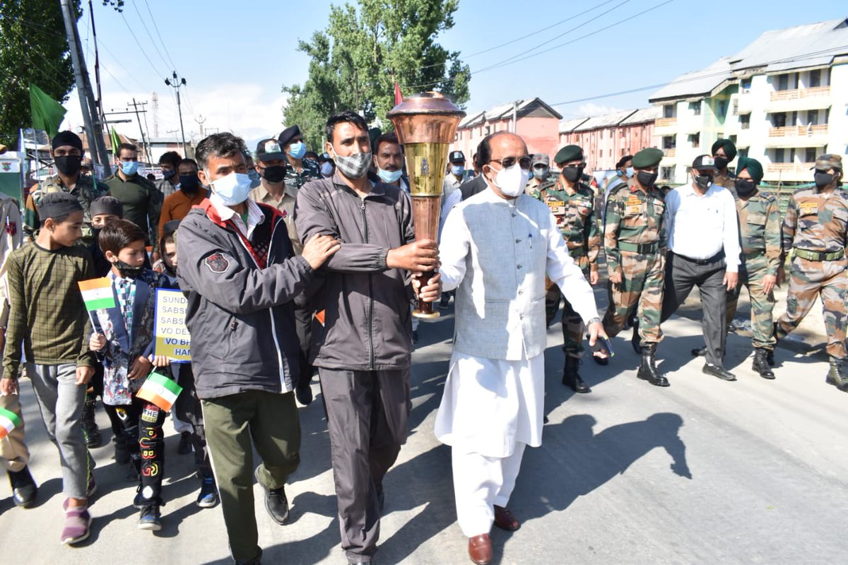 Enkeyem11's tweet photo. #SwarnimVijayVarsh
Different experience, something unique, so wonderful, felt so proud of our Country ... so proud of our Indian Army...Such a Good Feeling
#IndianVictoryOverPak
Jai Hind
@Rifa_e_Aam
@KhushnumaKashm1
@RNTata2000
@Touseefraina
@Tiny_Dhillon
@manishindiatv https://t.co/CxpizGlJsl