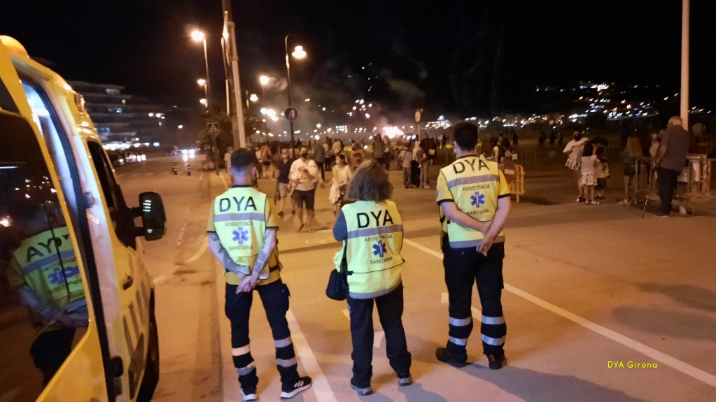 Preventivo Sanitario #DYA durante la verbena de san Juan en Estartit. 
1 Unidad de SVB, personal técnico y de infermeria.
Encendida de la hoguera, lanzamiento de cohetes y petardos. Servicio de las 21,00h. hasta pasada la media noche. 
Resumen: 4 atenciones leves.
#TodossomosDYA