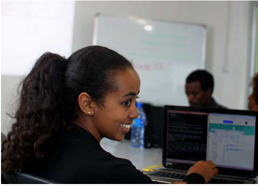 Diop_IFC's tweet image. Proud to report that @IFC_org has raised USD$1 billion to boost private sector development &amp;amp; job creation in emerging markets, by pricing our 1st-ever Secured Overnight Financing Rate (#SOFR) bond. More about this milestone transaction: wrld.bg/9Ilo50FgF65. #LIBORTransition