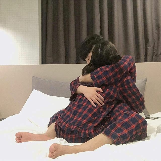 zaynvins's tweet photo. Yang tumbenan lagi gamau lepas https://t.co/UH5cbOH4QF