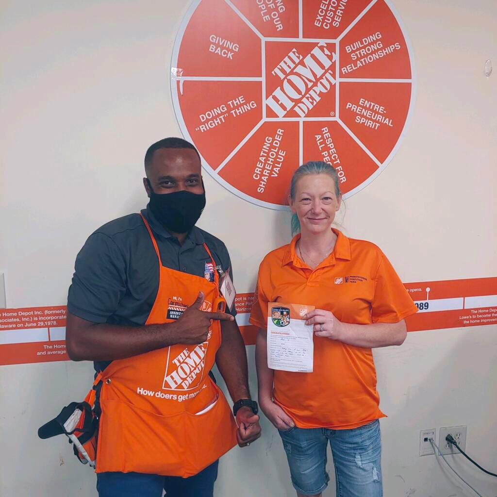 Please help me congratulate some of our amazing MET associates that continues to strive for excellent store partnership. Damien (left) for “Creating Shareholder Value” &amp; Dawn (right) for “Taking Care Of Our People”.
#0976
#MetPartnershipAtItsFinest
#TeamWorksMakesTheDreamWork
#🔥