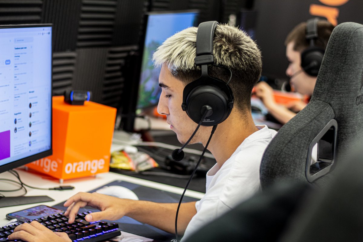 4 ème journée de BootCamp d'ailleurs merci à  <a href="/SectorOneEU/">Sector One</a> au <a href="/EPC_Brussels/">Esports Performance Center</a> Merci à eux pour l’accueil go faire passer les 4000 à <a href="/SectorOneEU/">Sector One</a>