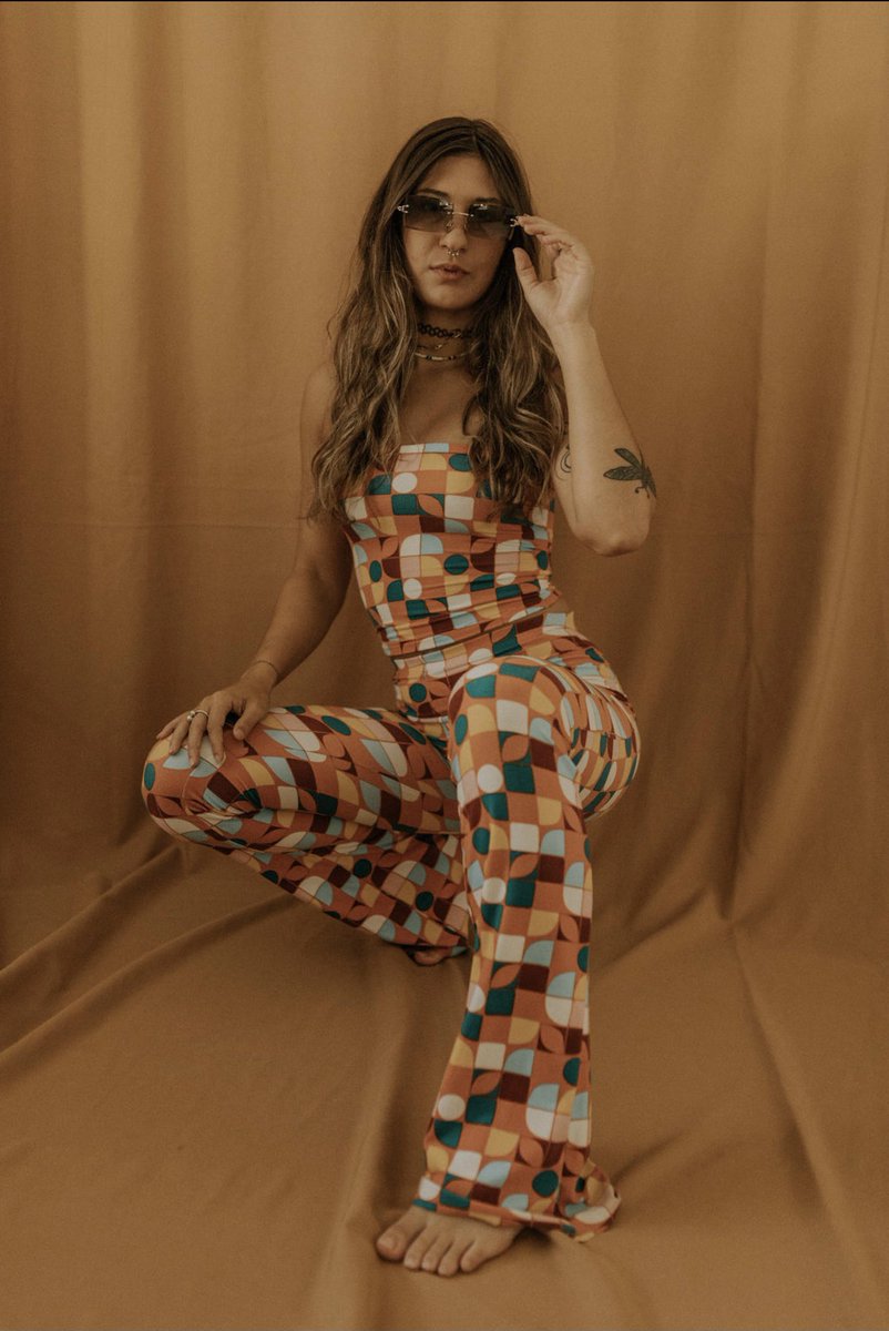 brittanybliss76's tweet photo. 70’s bby 🤎 https://t.co/SRrfqPJrIP