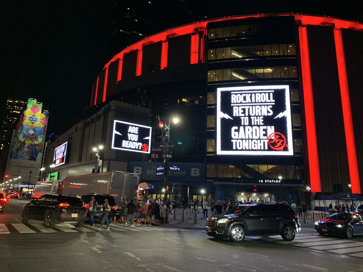 GabiBisconti's tweet photo. Sunday was an incredible night to go LIVE again seeing @foofighters at @TheGarden ๐๐ผ
Are you f#@%ing ready for live events to return?
#GetVaxxed #LiveReturns #RockReturns https://t.co/vkqt6AjxM3