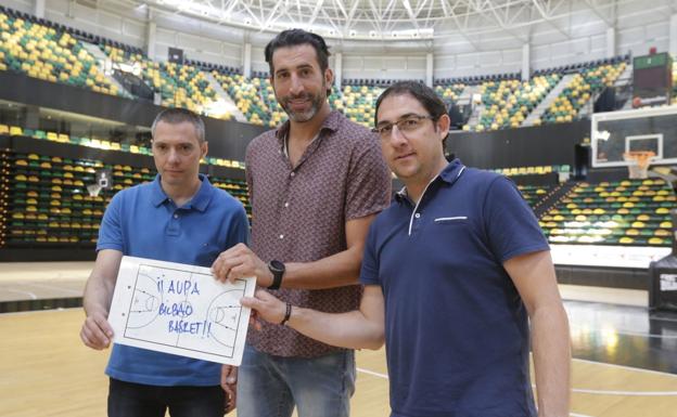fe67fec6bcae46c's tweet photo. @loloencinas @bilbaobasket Mila esker Lolo por unirte hace 2 años a aquel equipo recién ascendido, dejando tu pasa para cruzar el peaje. Mila esker Coach y te seguiremos la pista en el club vecino 😜
Mucha suerte y #AlwaysMiB https://t.co/DAhQ0COUhD