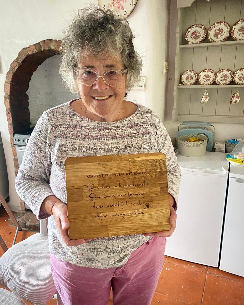 PolyWoodStudios's tweet photo. “She loved it so much! It made her cry!!”
Incredible feedback from one of our first @needigifts orders!
#WoodBurning #Pyrography #ChoppingBoard #Auntie #Present #Gift #NeediGifts #Needi #Merchant #NomadBusiness #Font #Fonts https://t.co/nDNtBC3D8Y