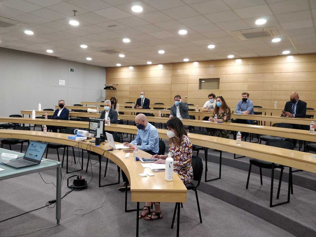 aedhe's tweet photo. Celebramos (presencial y virtual) el lanzamiento de la Oficina de #TransformaciónDigital #AceleraPymeAEDHE, proyecto @redpuntoes, que apoya a #pymes y #autónomos en su "evolución" hacia la #digitalización de sus negocios. Gracias a @AytoParacuellos @Ayto_Coslada por acompañarnos https://t.co/ddLUQ9X3hC